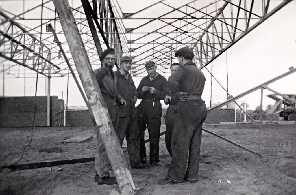 NIJL Kees Ellenbroek 04 Op Montage In Steenwijk Met Vlnr Albert Kisteman, Willem Heerink, Gait Ardesch, Cornelis Deurink En Kees Ellenbroek