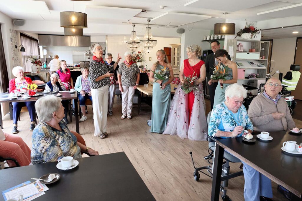 Oogstkoningin Op Bezoek Bij Brugstede (5) Klein