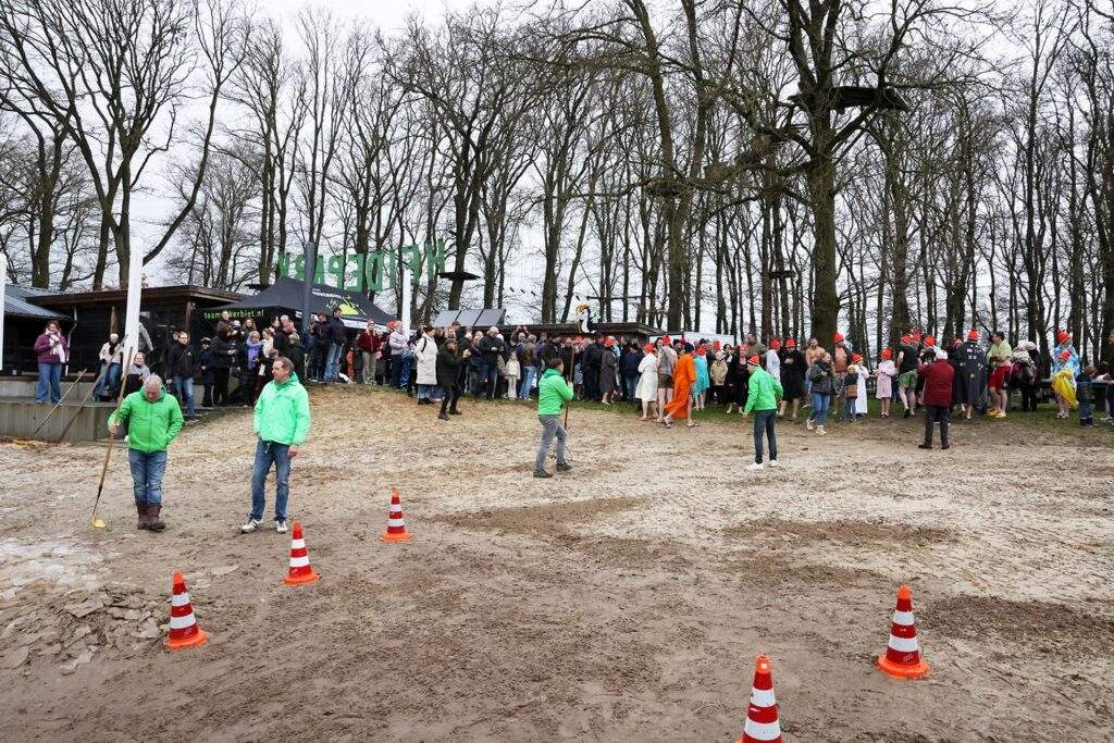 Nieuwjaarsduik 2026 Heidepark Foto Hans Heerink (16)