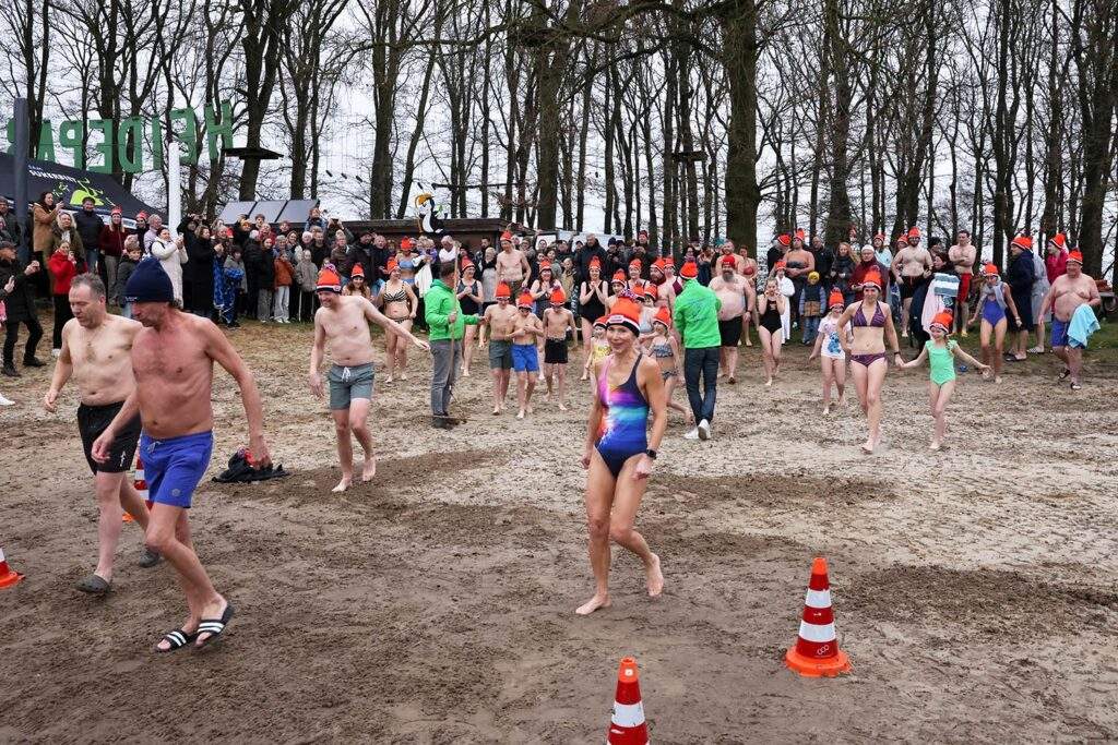 Nieuwjaarsduik 2026 Heidepark Foto Hans Heerink (17)