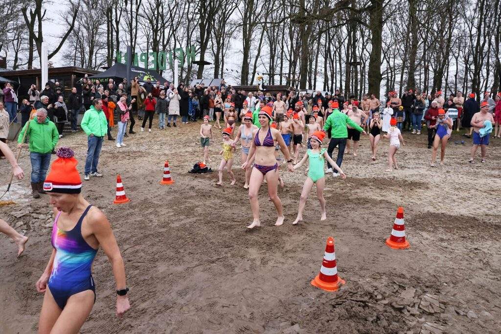 Nieuwjaarsduik 2026 Heidepark Foto Hans Heerink (18)