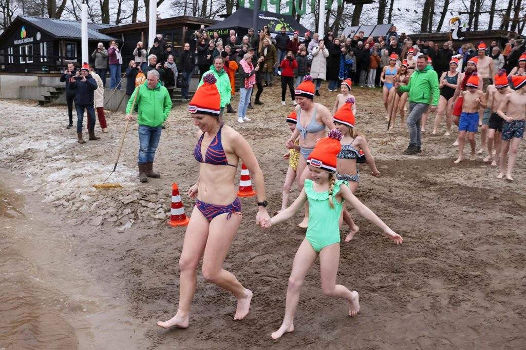Nieuwjaarsduik 2026 Heidepark Foto Hans Heerink (19)