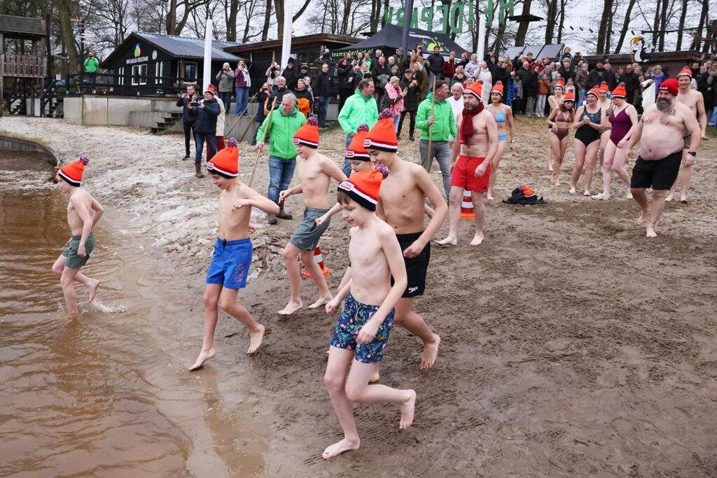 Nieuwjaarsduik 2026 Heidepark Foto Hans Heerink (22)