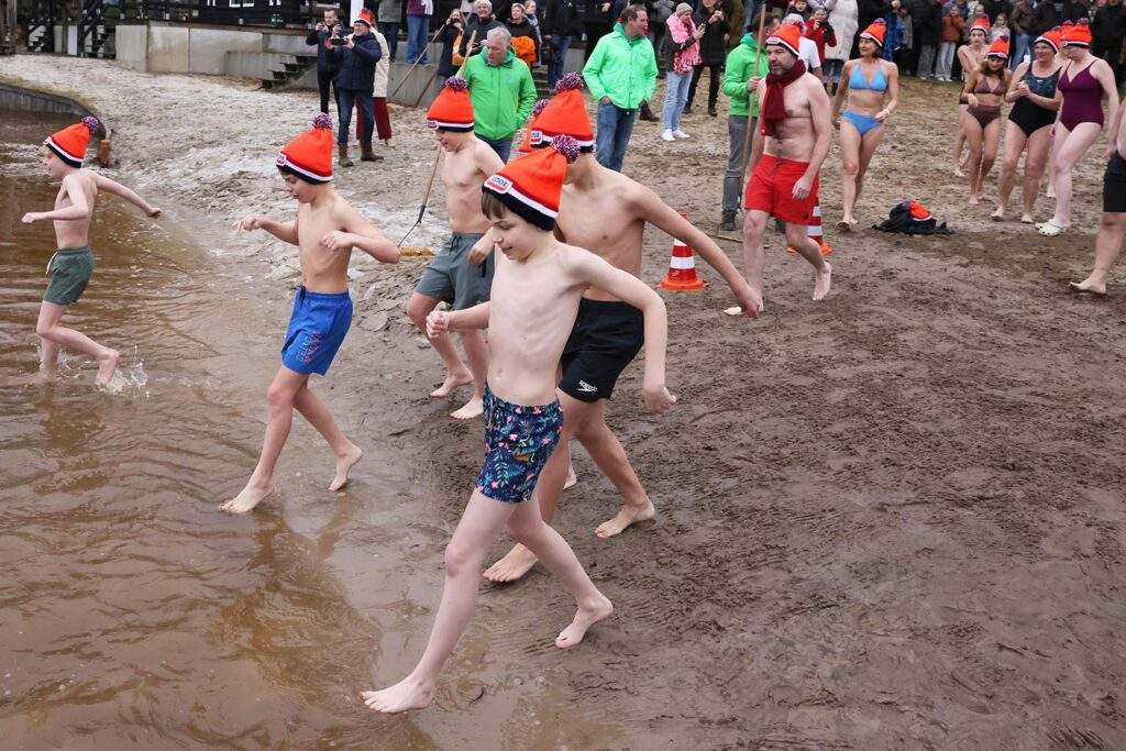 Nieuwjaarsduik 2026 Heidepark Foto Hans Heerink (23)