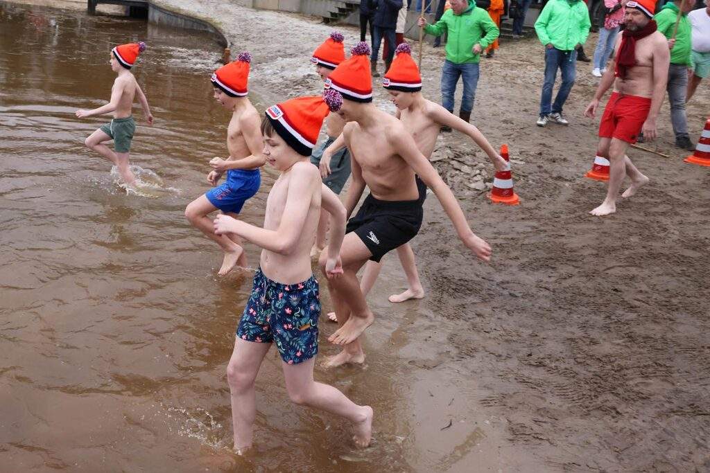 Nieuwjaarsduik 2026 Heidepark Foto Hans Heerink (24)