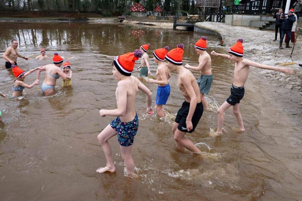 Nieuwjaarsduik 2026 Heidepark Foto Hans Heerink (25)