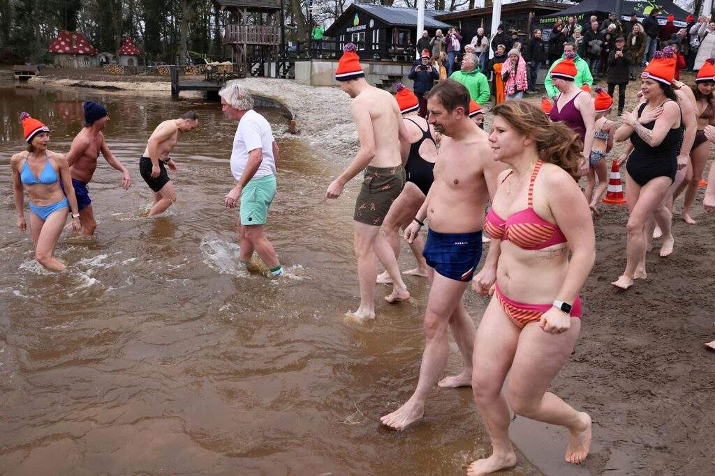 Nieuwjaarsduik 2026 Heidepark Foto Hans Heerink (27)