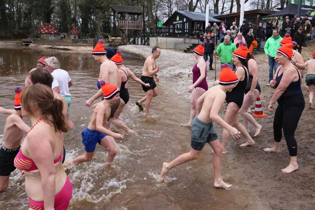 Nieuwjaarsduik 2026 Heidepark Foto Hans Heerink (28)