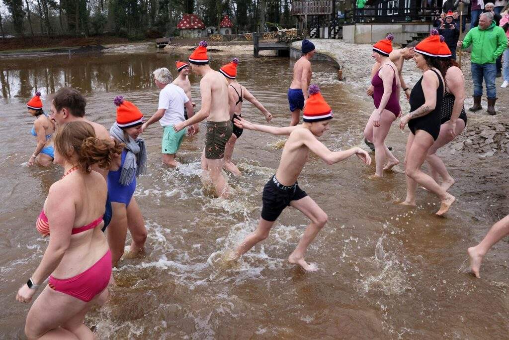 Nieuwjaarsduik 2026 Heidepark Foto Hans Heerink (29)