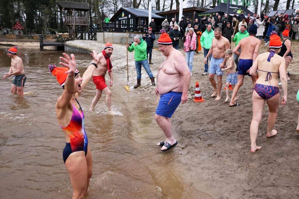 Nieuwjaarsduik 2026 Heidepark Foto Hans Heerink (31)
