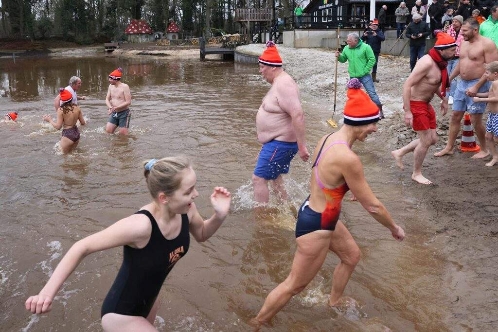 Nieuwjaarsduik 2026 Heidepark Foto Hans Heerink (32)