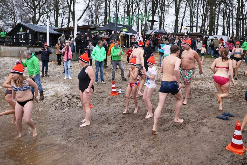 Nieuwjaarsduik 2026 Heidepark Foto Hans Heerink (35)