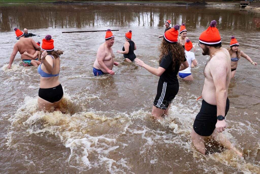 Nieuwjaarsduik 2026 Heidepark Foto Hans Heerink (39)