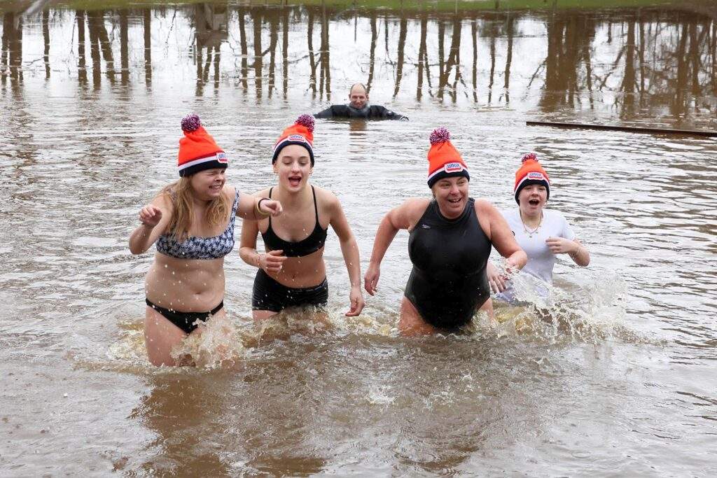 Nieuwjaarsduik 2026 Heidepark Foto Hans Heerink (44)