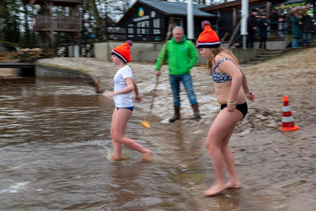 Nieuwjaarsduik 2026 Heidepark Foto Hans Jansen (13)
