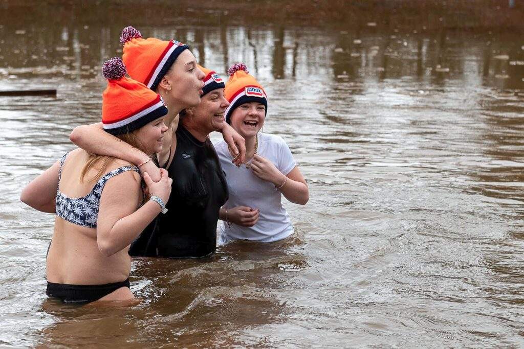 Nieuwjaarsduik 2026 Heidepark Foto Hans Jansen (14)