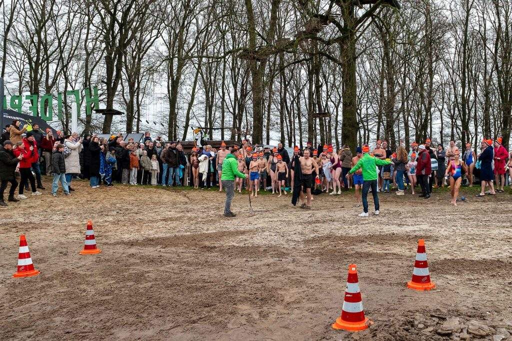 Nieuwjaarsduik 2026 Heidepark Foto Hans Jansen (4)
