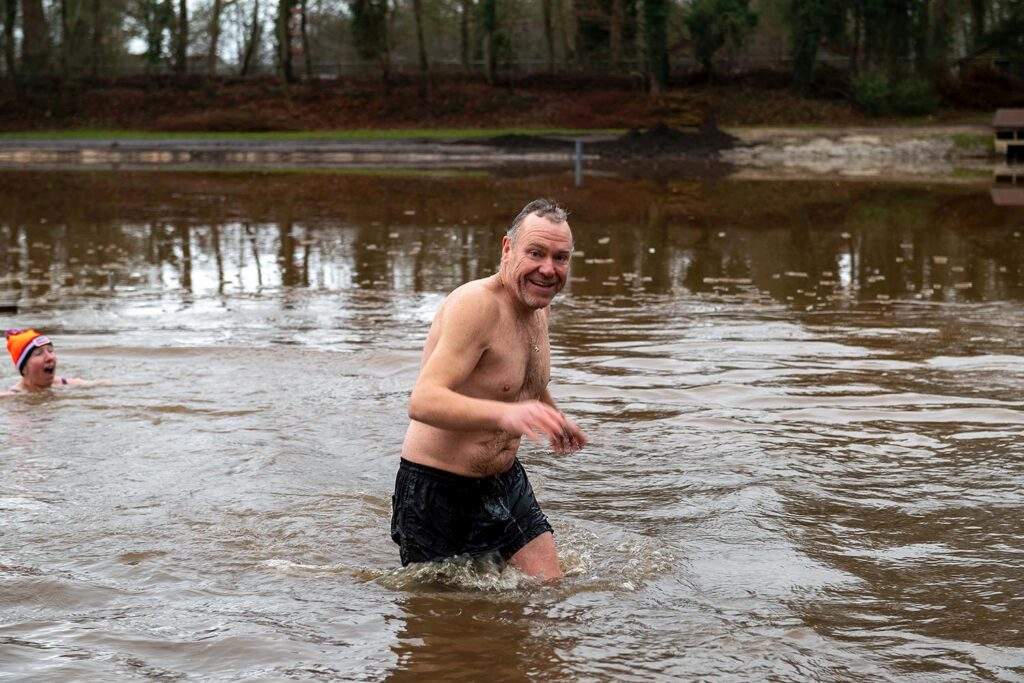 Nieuwjaarsduik 2026 Heidepark Foto Hans Jansen (9)